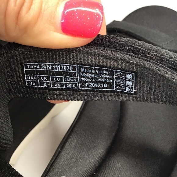 Teva Jadito Universal Platform Sandal in Black. - Picture 10 of 11